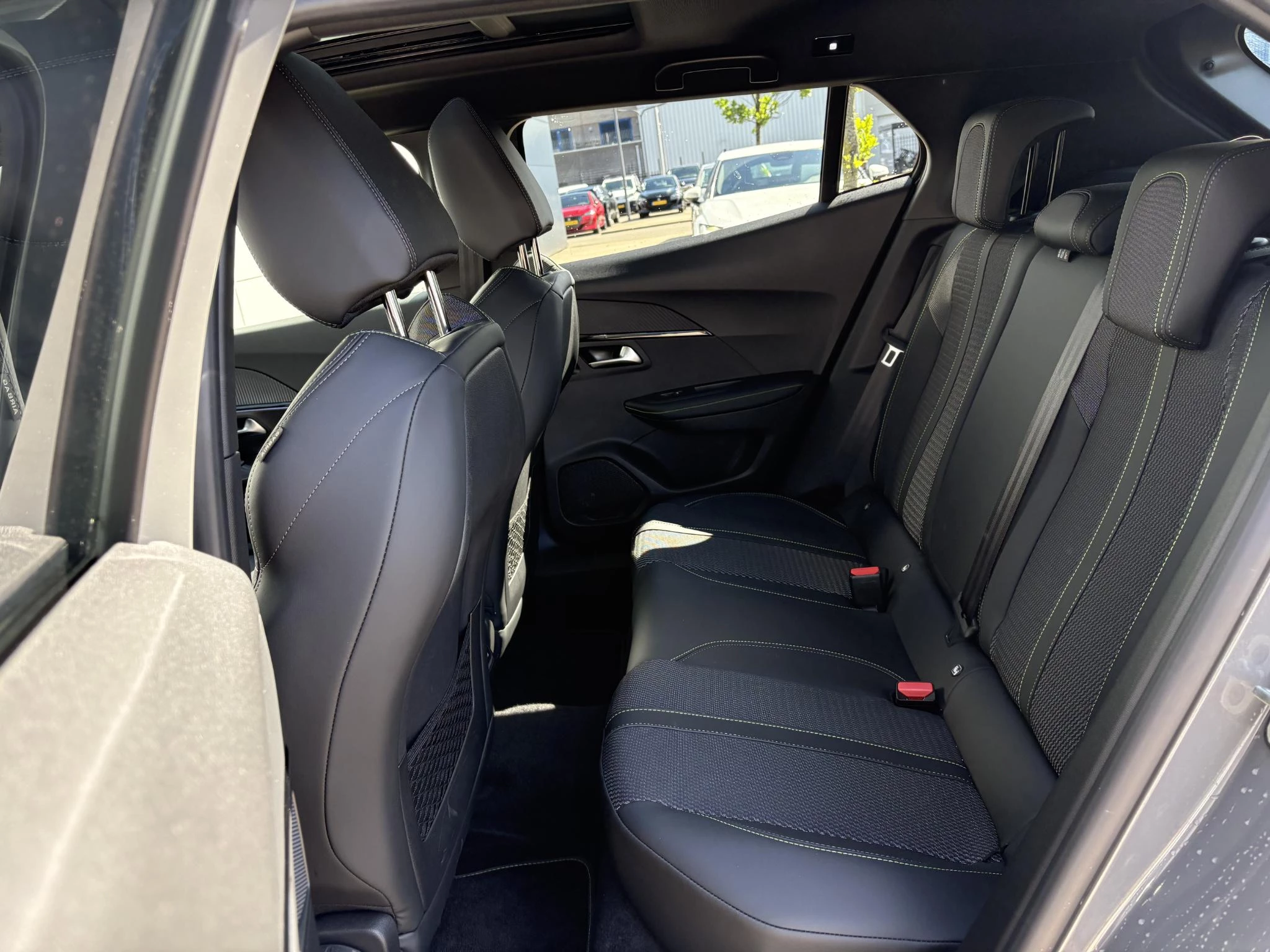 Peugeot-e-2008-image-23