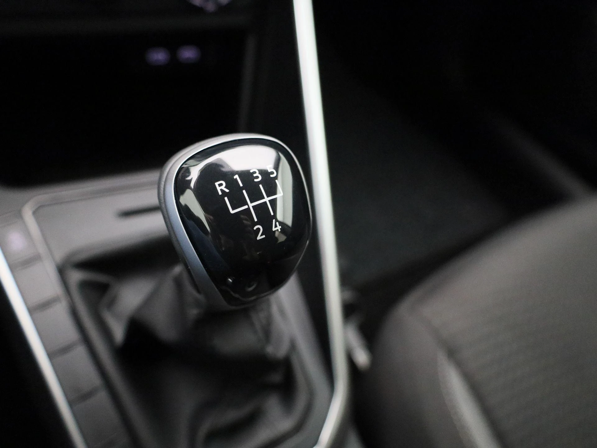Volkswagen-Polo-image-24