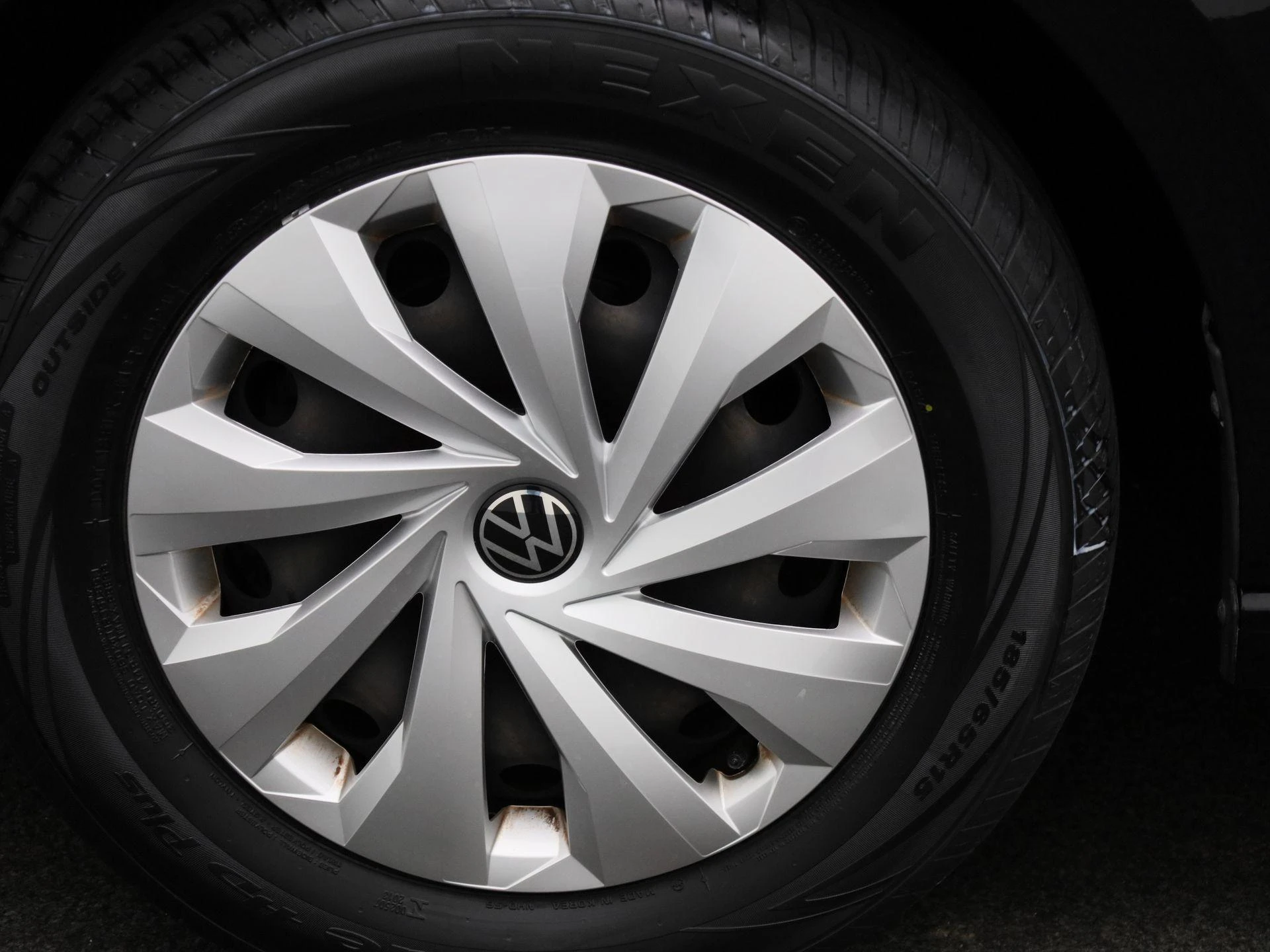 Volkswagen-Polo-image-13