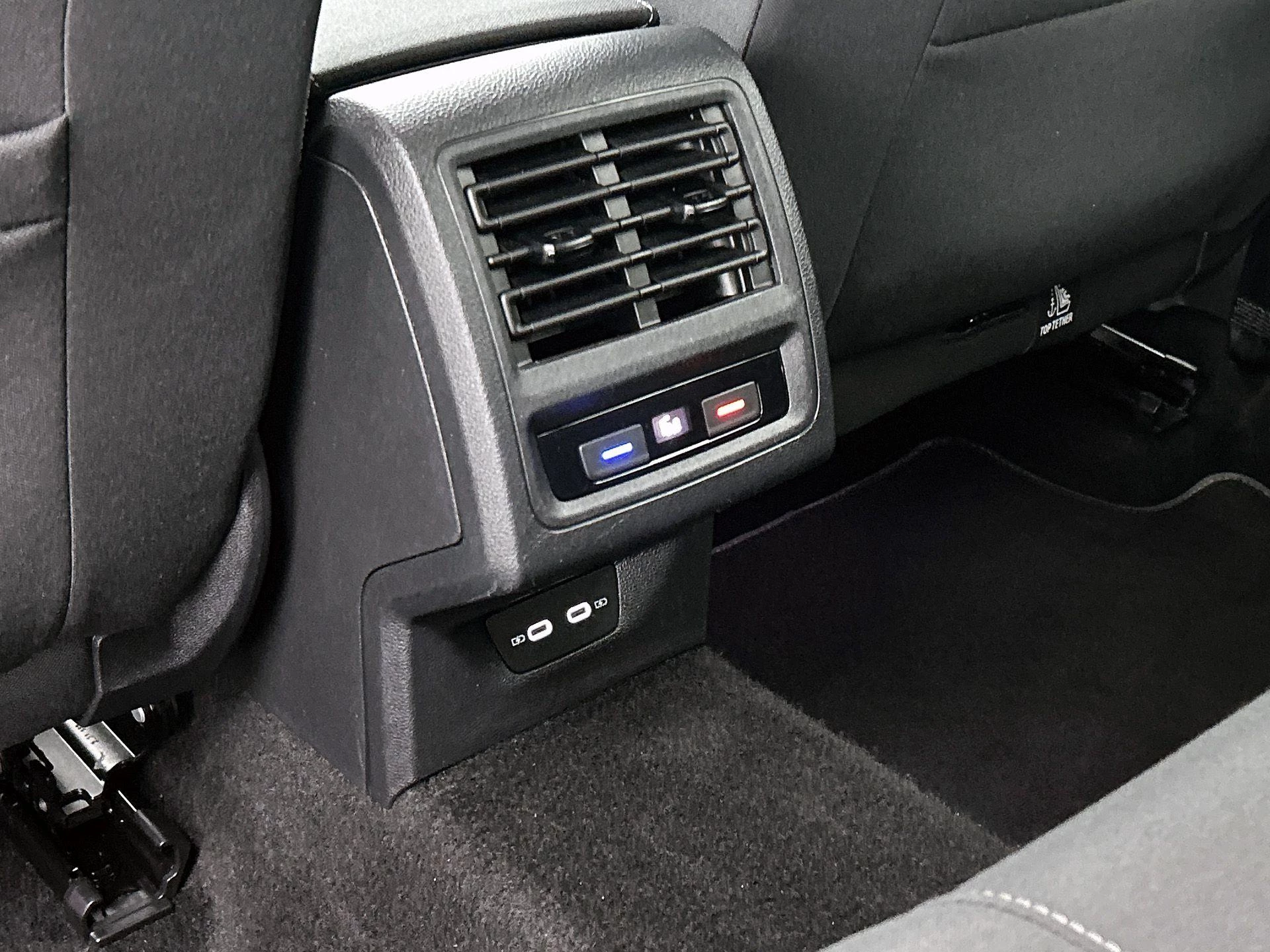 Volkswagen-Golf-image-9