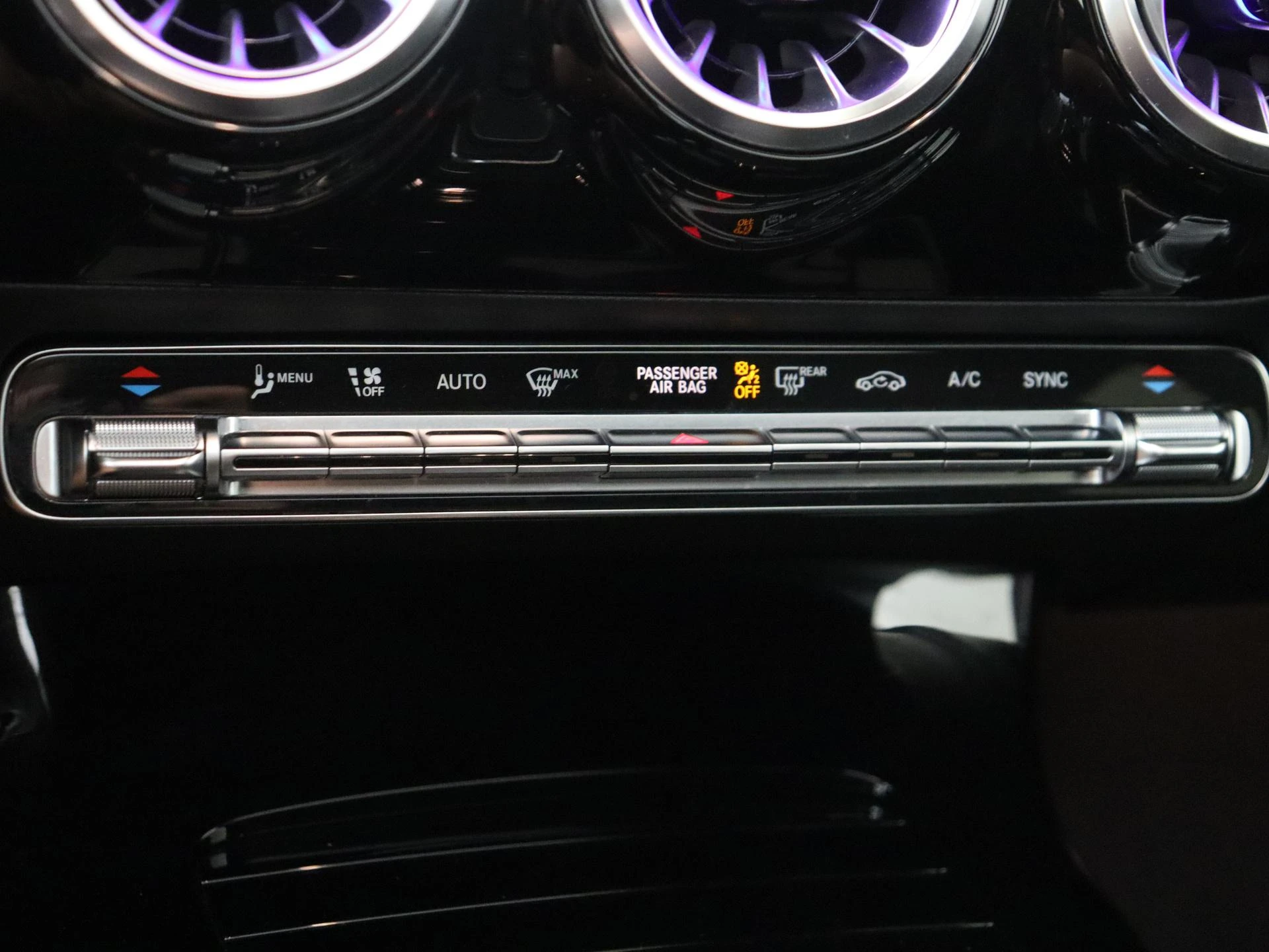 Mercedes-Benz CLA 200 Business Solution AMG