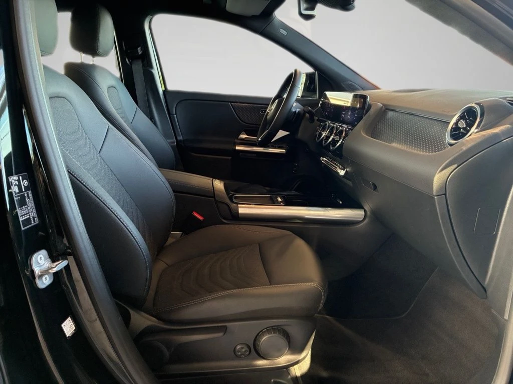 Mercedes-Benz-GLA 200 d-image-15