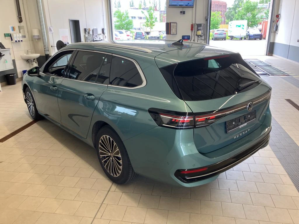 Volkswagen-Passat-image-1