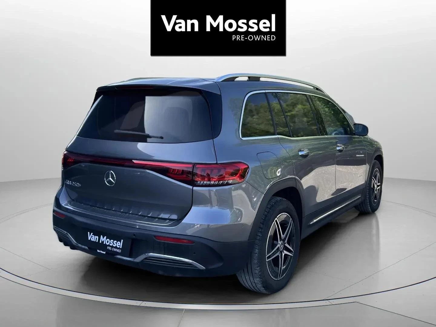 Mercedes-Benz-EQB-image-4