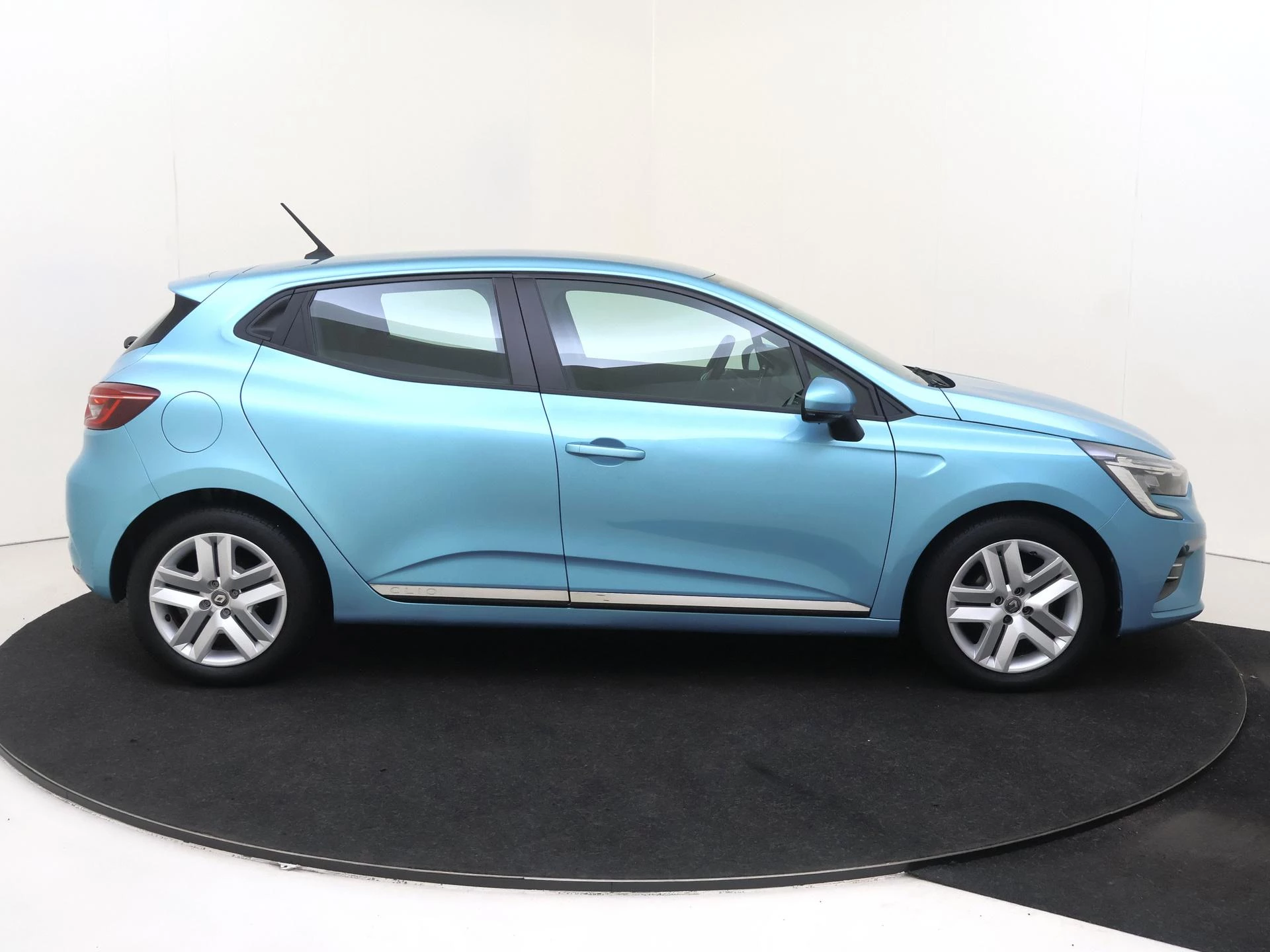 Renault-Clio-image-8