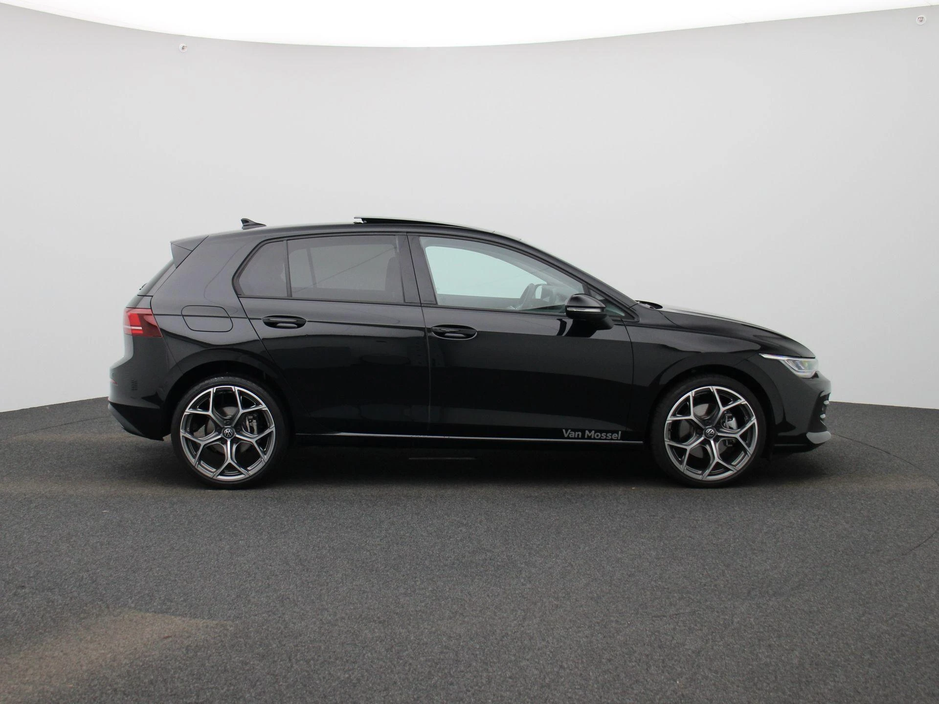 Volkswagen-Golf-image-5