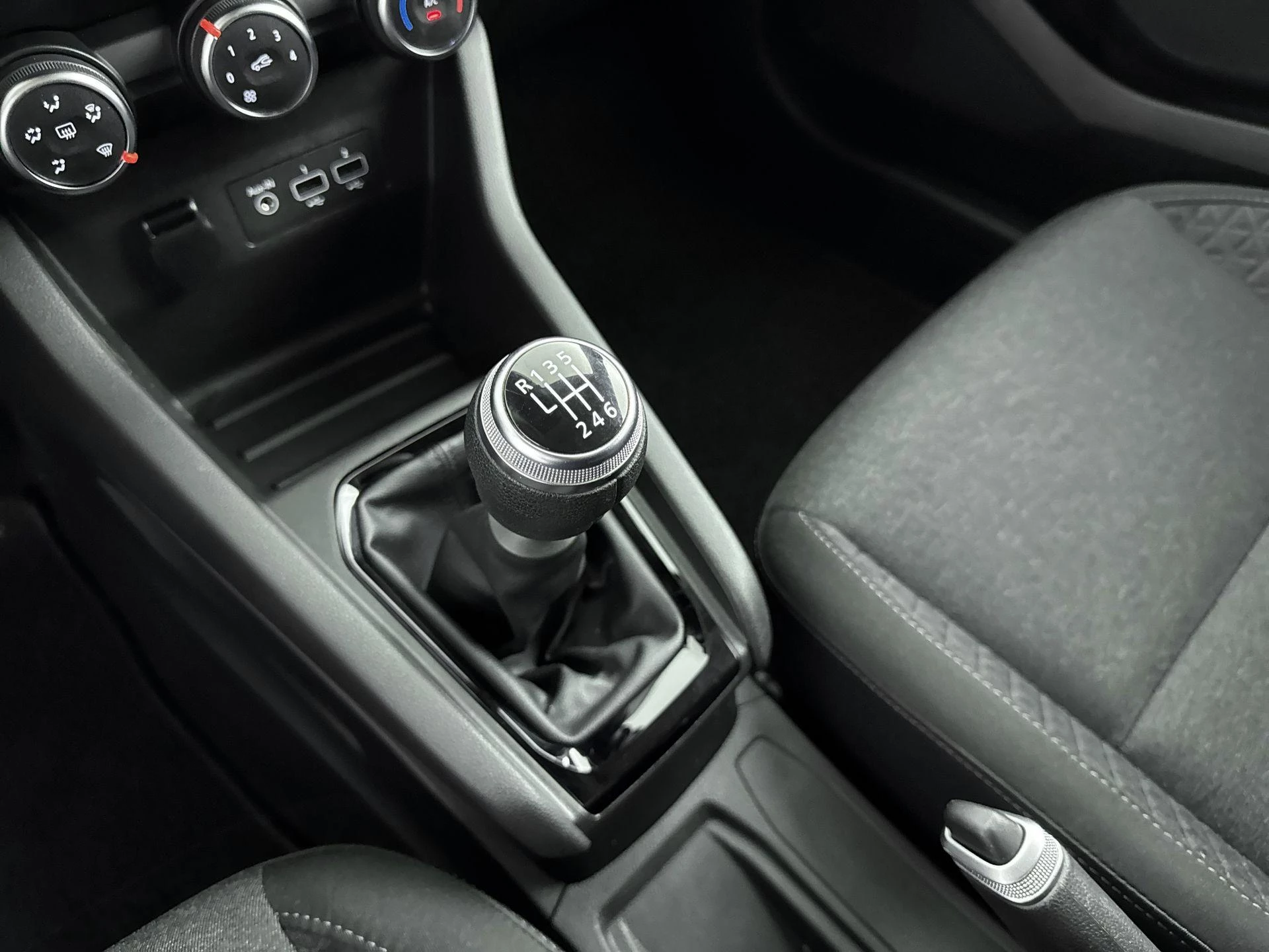 Renault-Clio-image-13