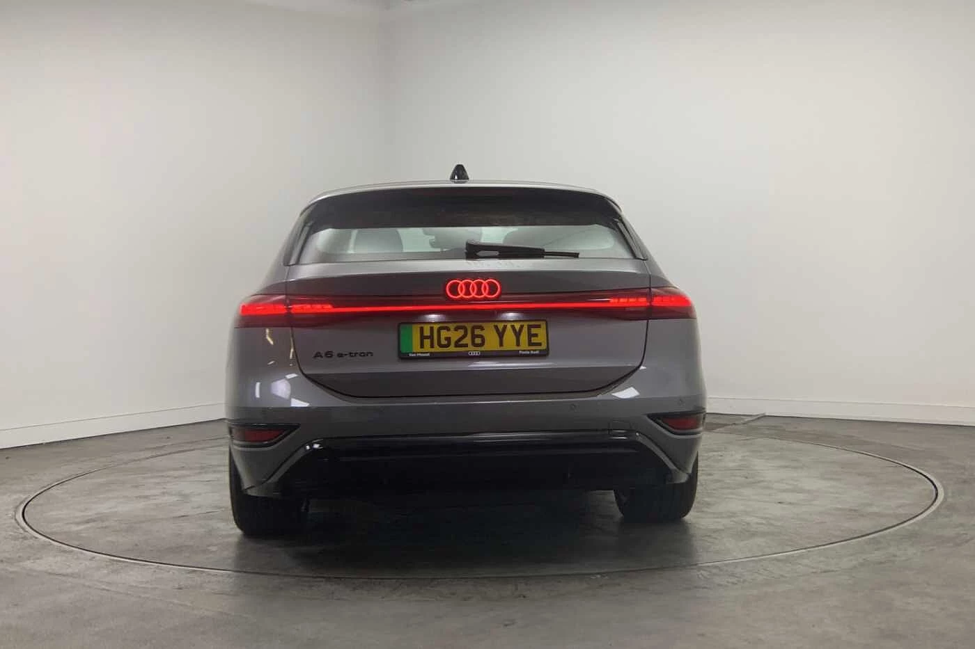 Audi-A6 Avant e-tron-image-10