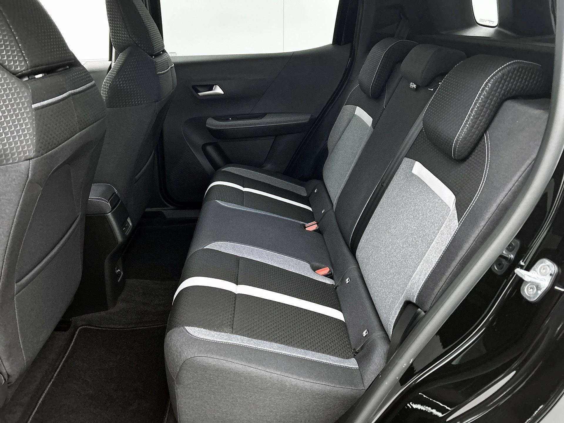 Opel-Frontera-image-26
