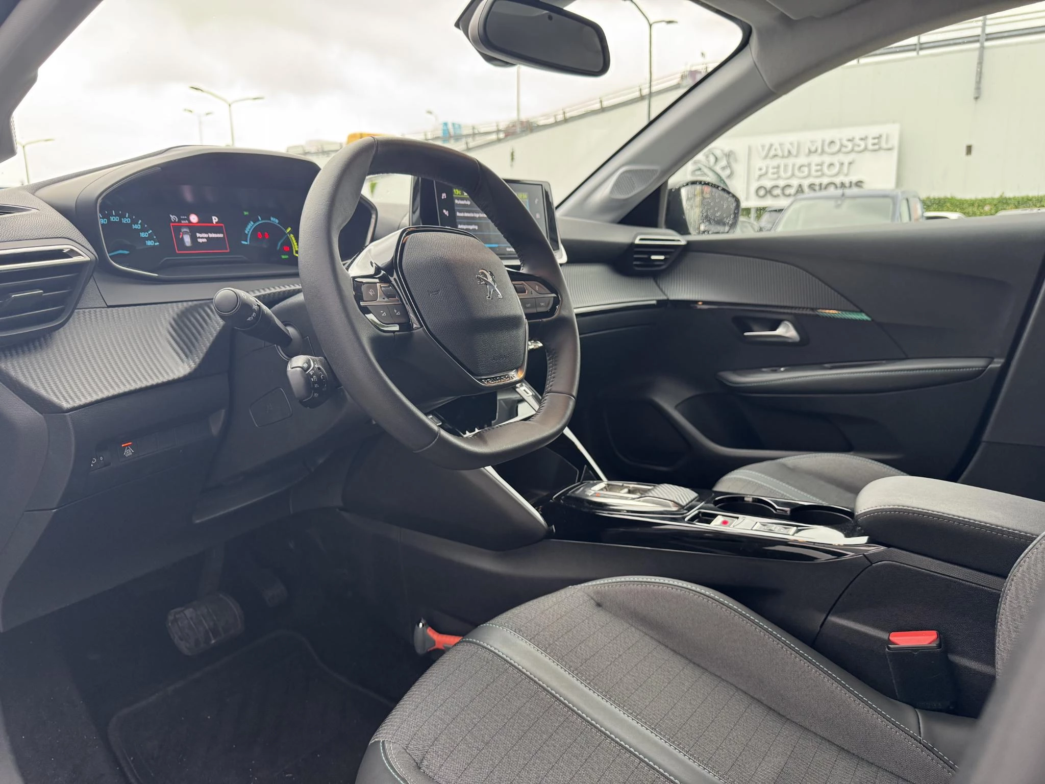 Peugeot-e-208-image-13