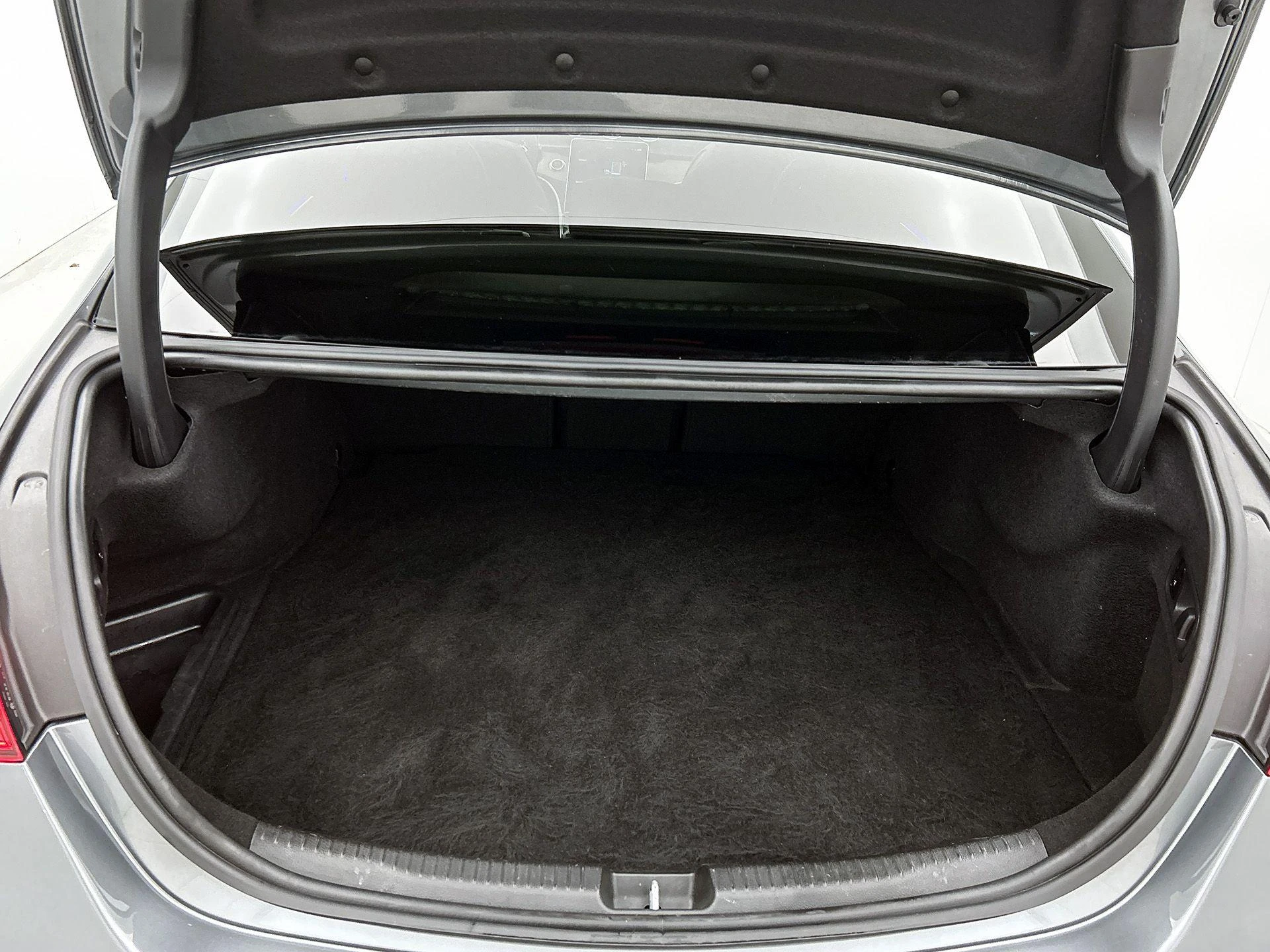 Mercedes-Benz-C-Klasse-image-12