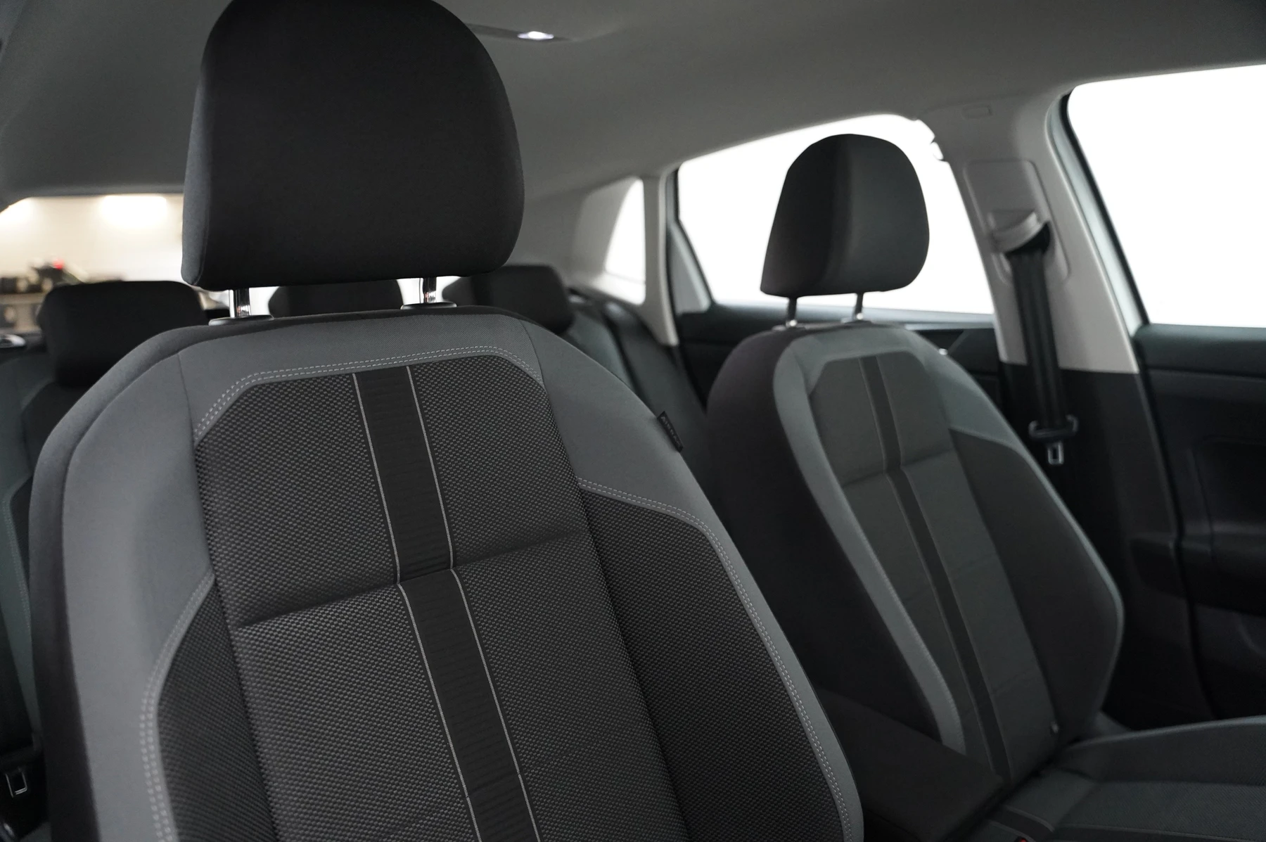Volkswagen-Polo-image-9