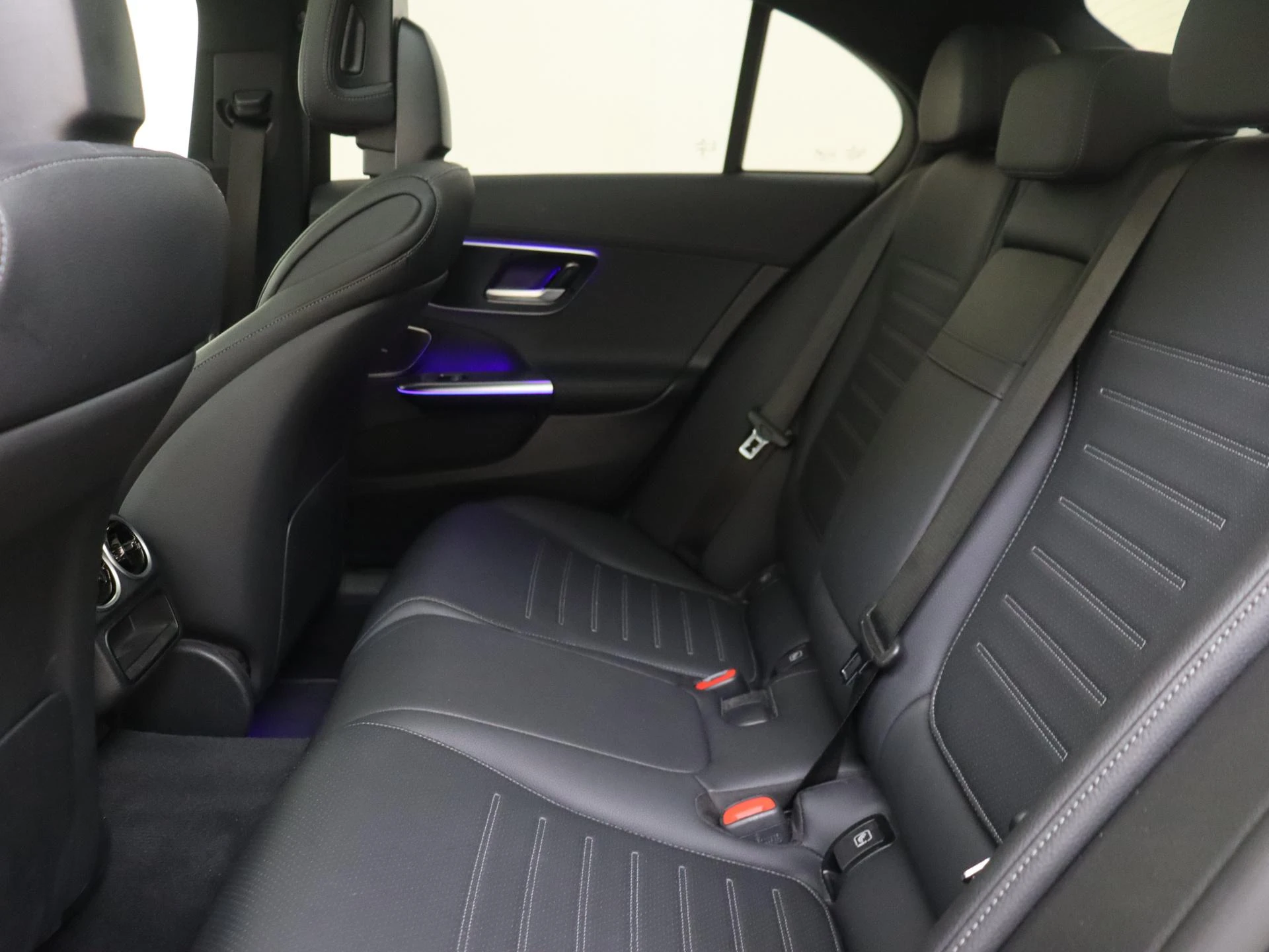 Mercedes-Benz-C-Klasse-image-15