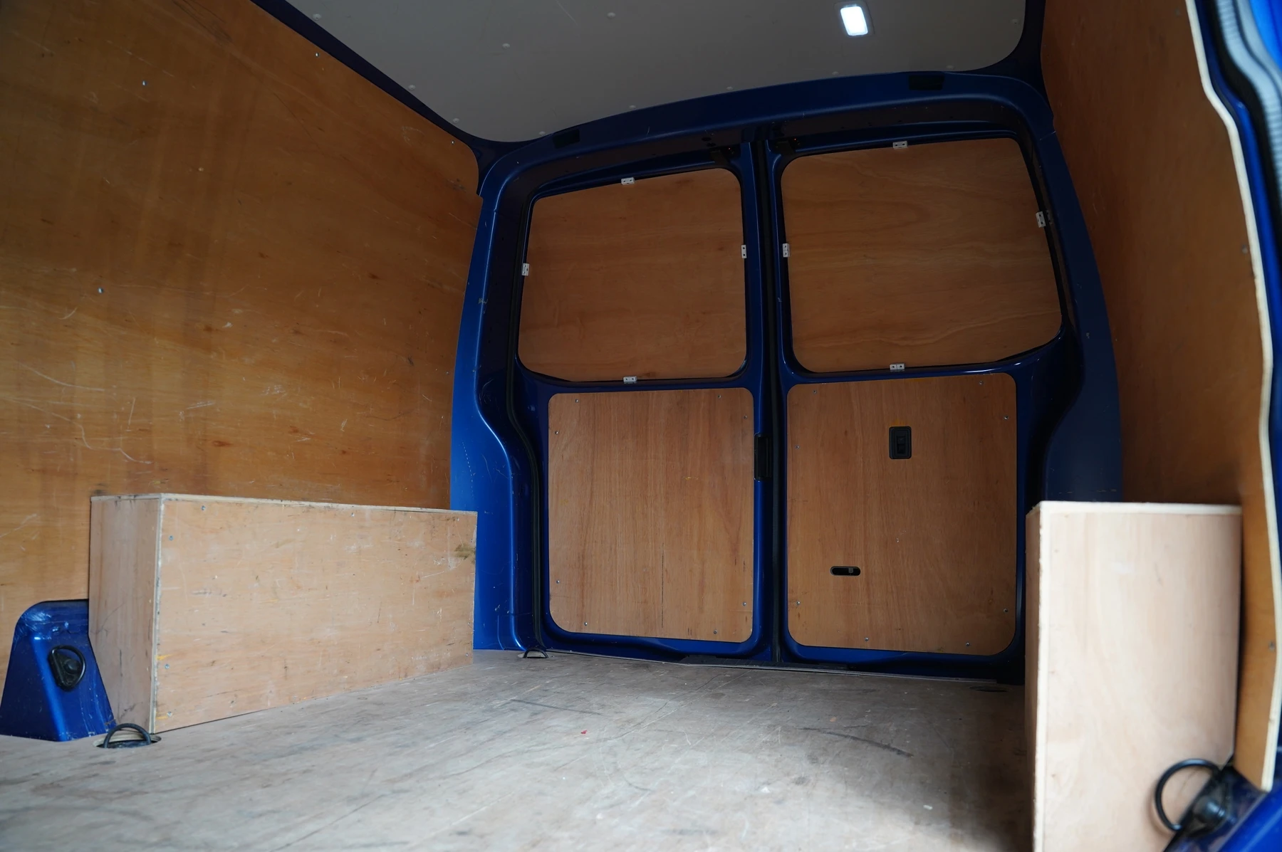 Volkswagen-Transporter-image-29