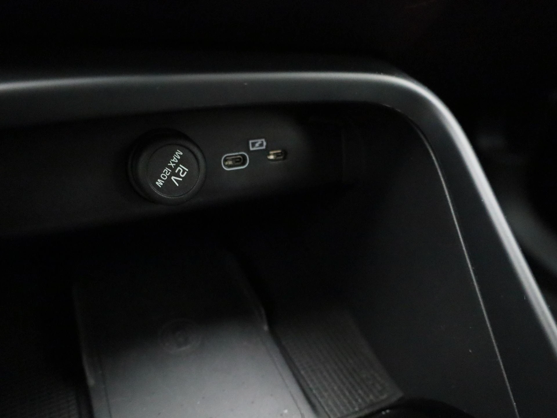 Volvo-XC40-image-21