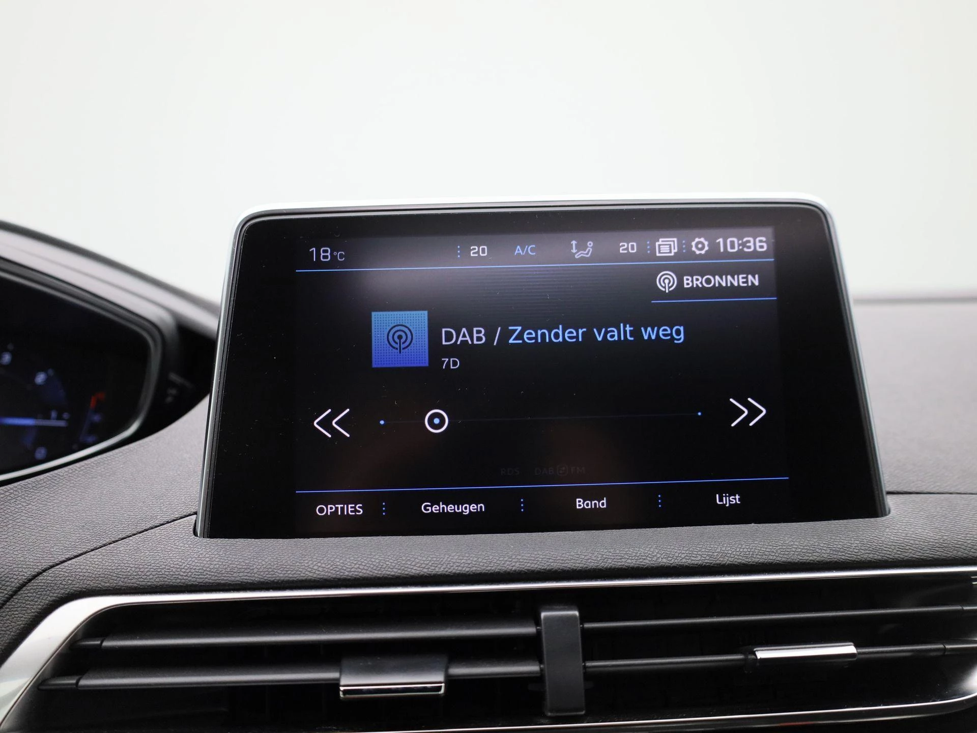 Peugeot-5008-image-23