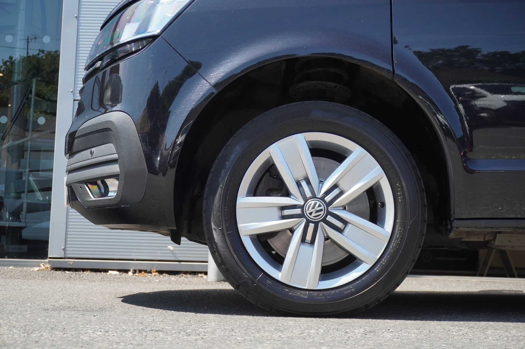 Volkswagen-Transporter-image-4