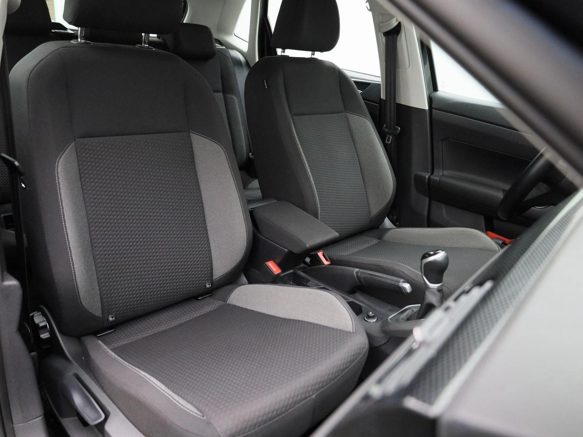 Volkswagen-Polo-image-32