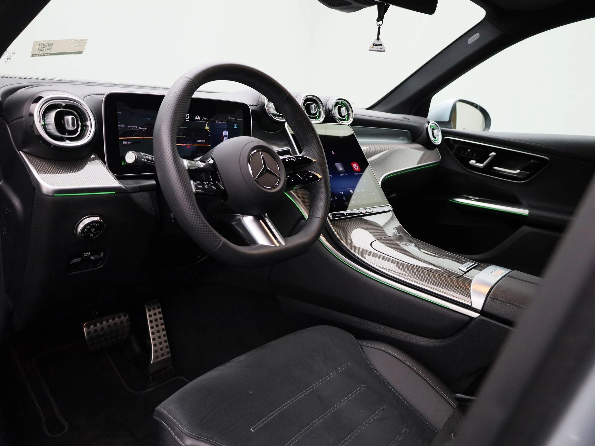 Mercedes-Benz-GLC-image-37