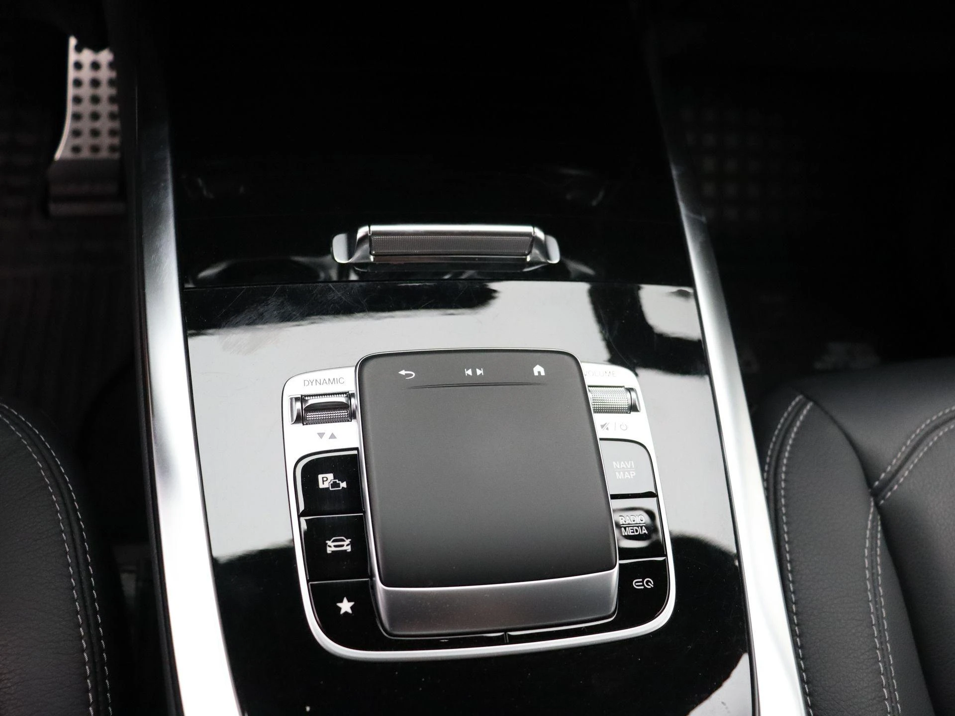Mercedes-Benz-G-Klasse-image-14