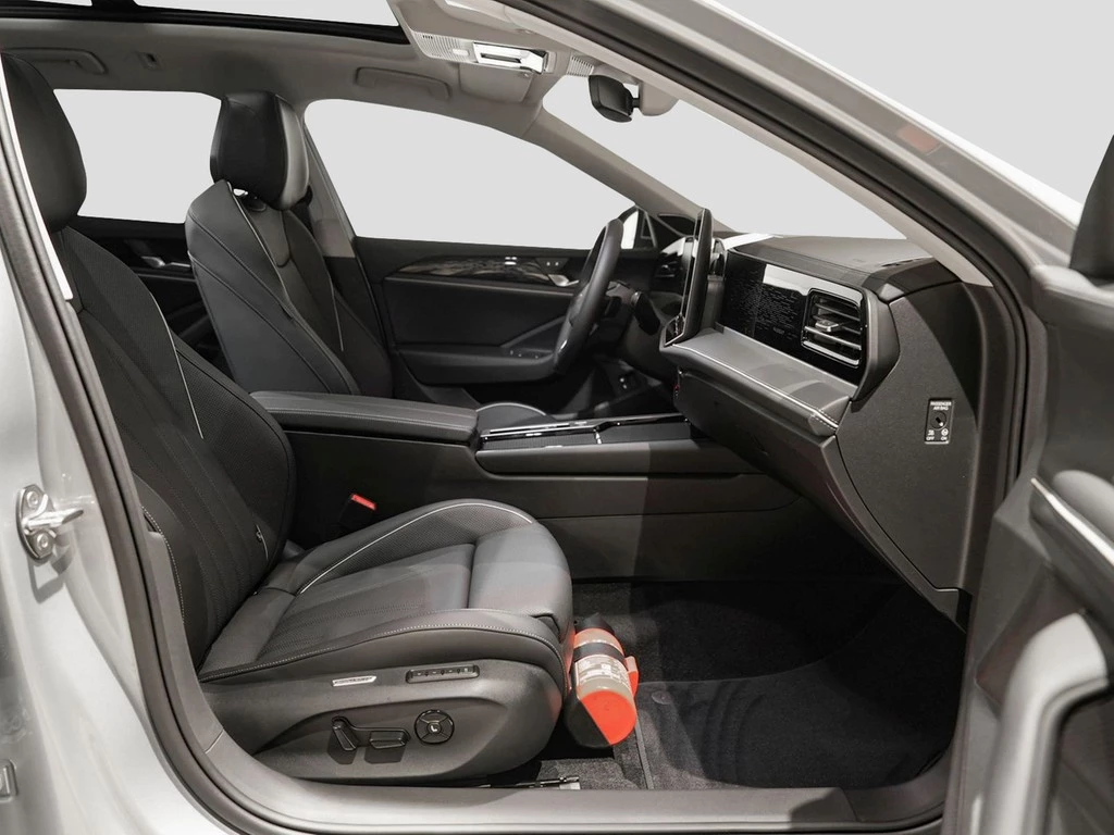 Volkswagen Passat 1,5 l eHybrid DSG Elegance AHK WR PANO