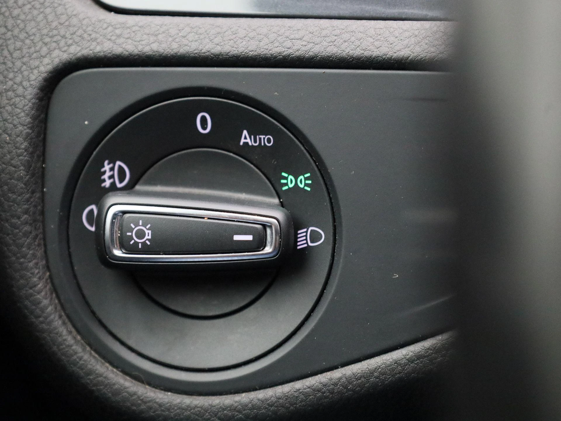 Volkswagen-Golf-image-21
