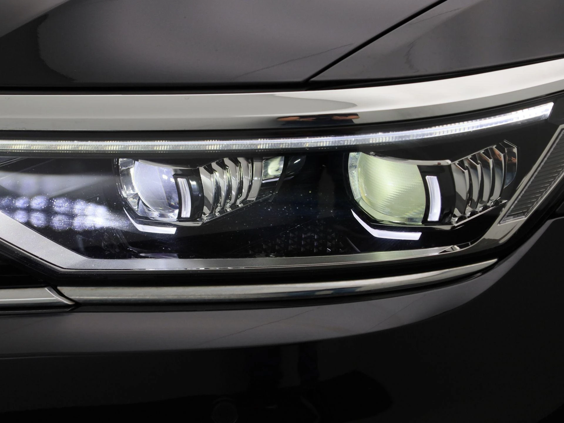 Volkswagen-Passat-image-16