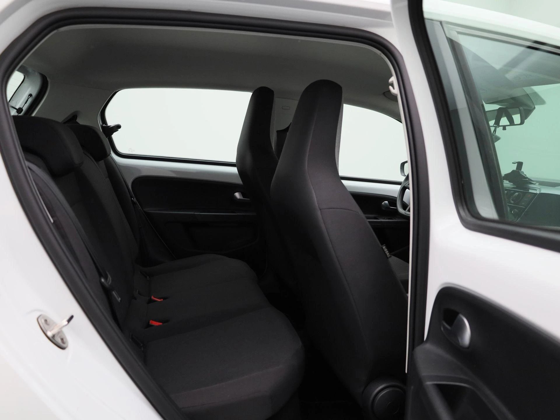 Volkswagen-up!-image-27