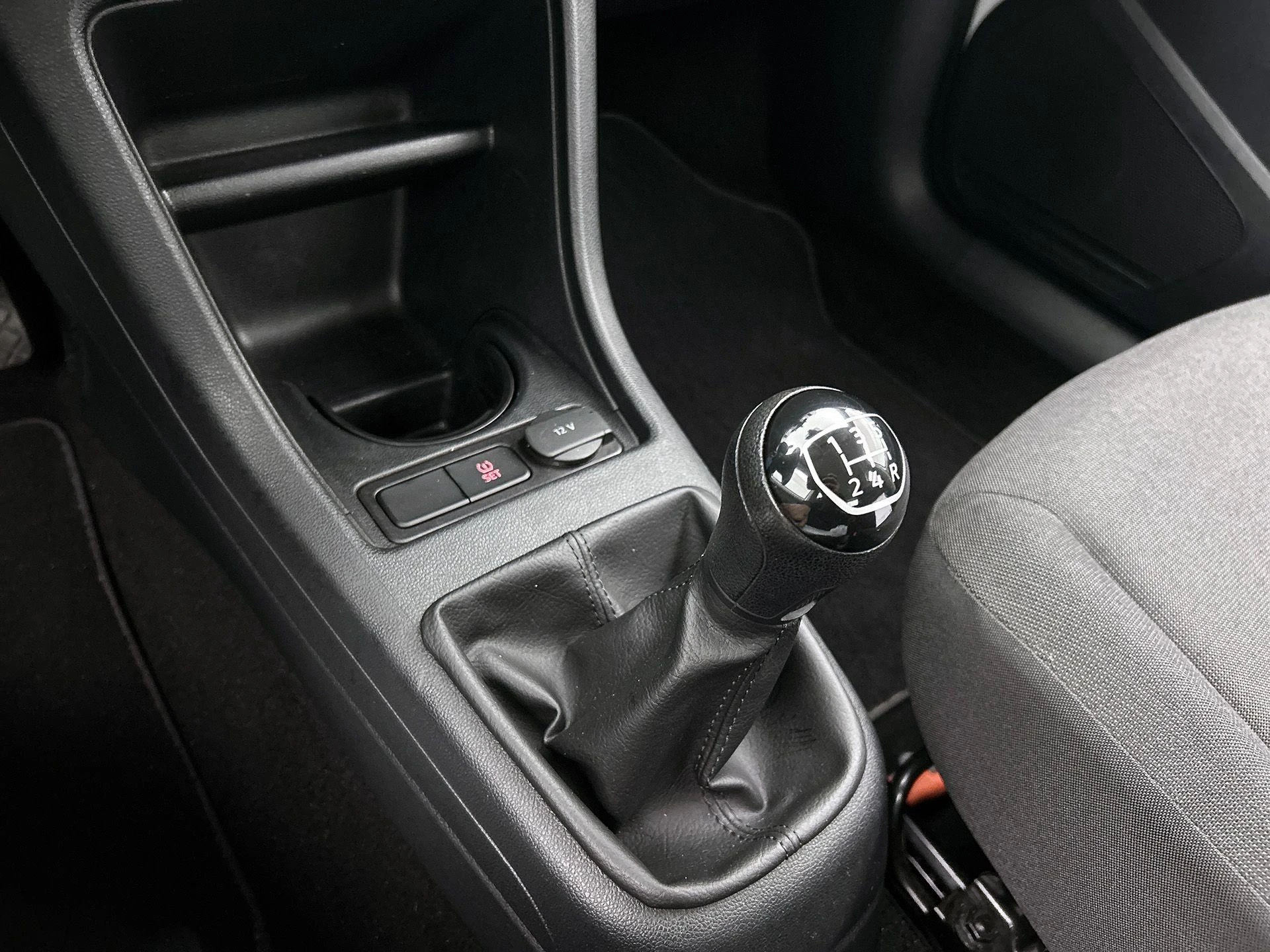 Volkswagen-up!-image-19