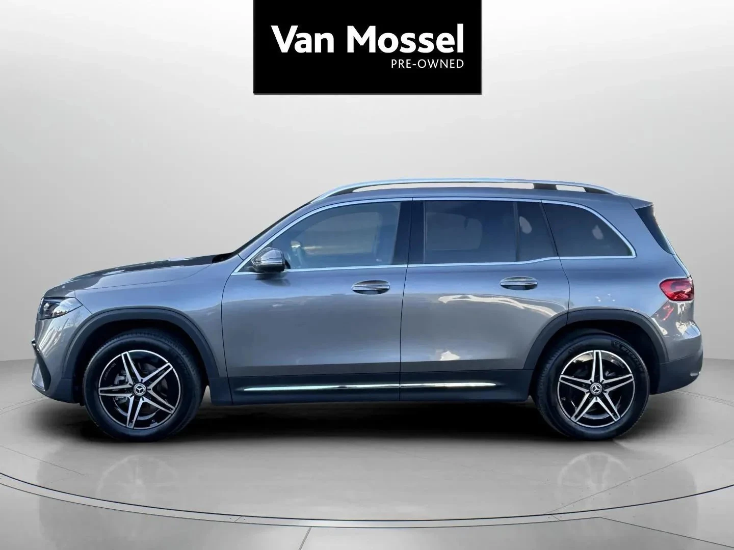 Mercedes-Benz-EQB-image-7