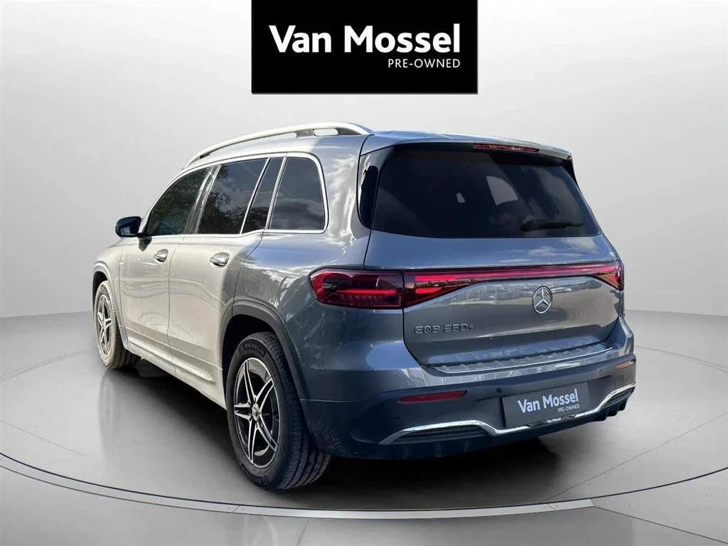 Mercedes-Benz-EQB-image-6