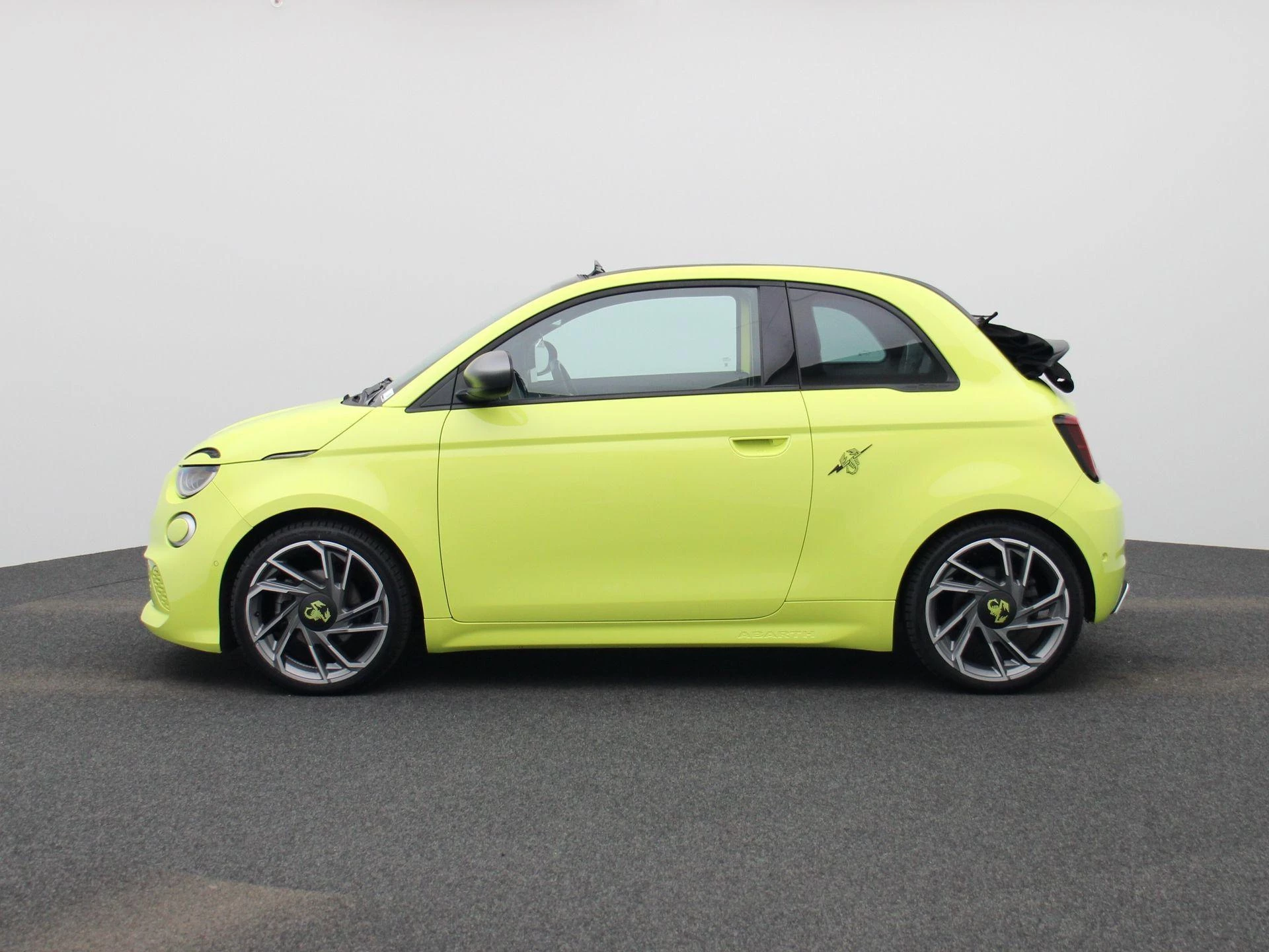 Fiat 500C Abarth Scorpionissima 42 kWh