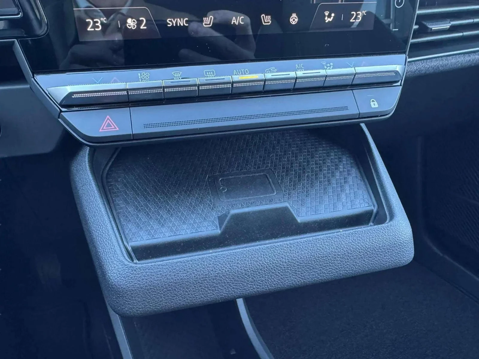 Renault-Megane E-Tech-image-17