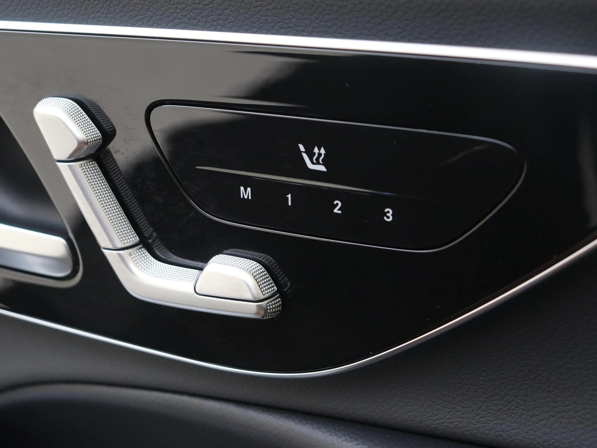 Mercedes-Benz-E-Klasse-image-25