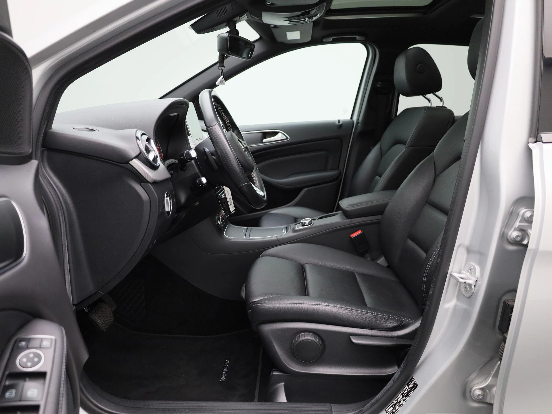 Mercedes-Benz-B-Klasse-image-10