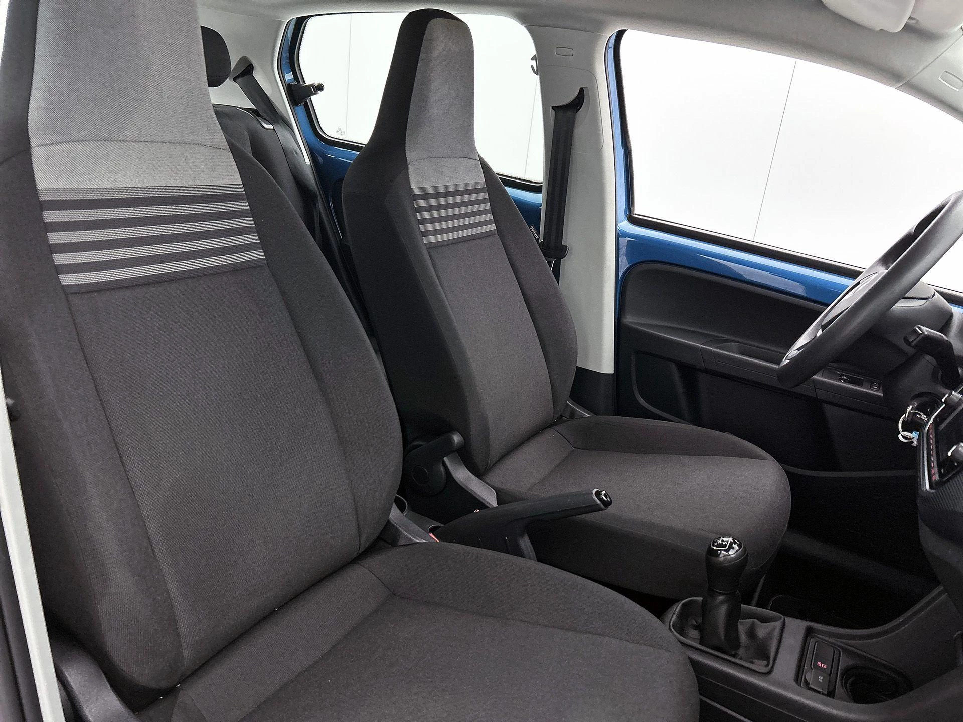 Volkswagen-up!-image-32