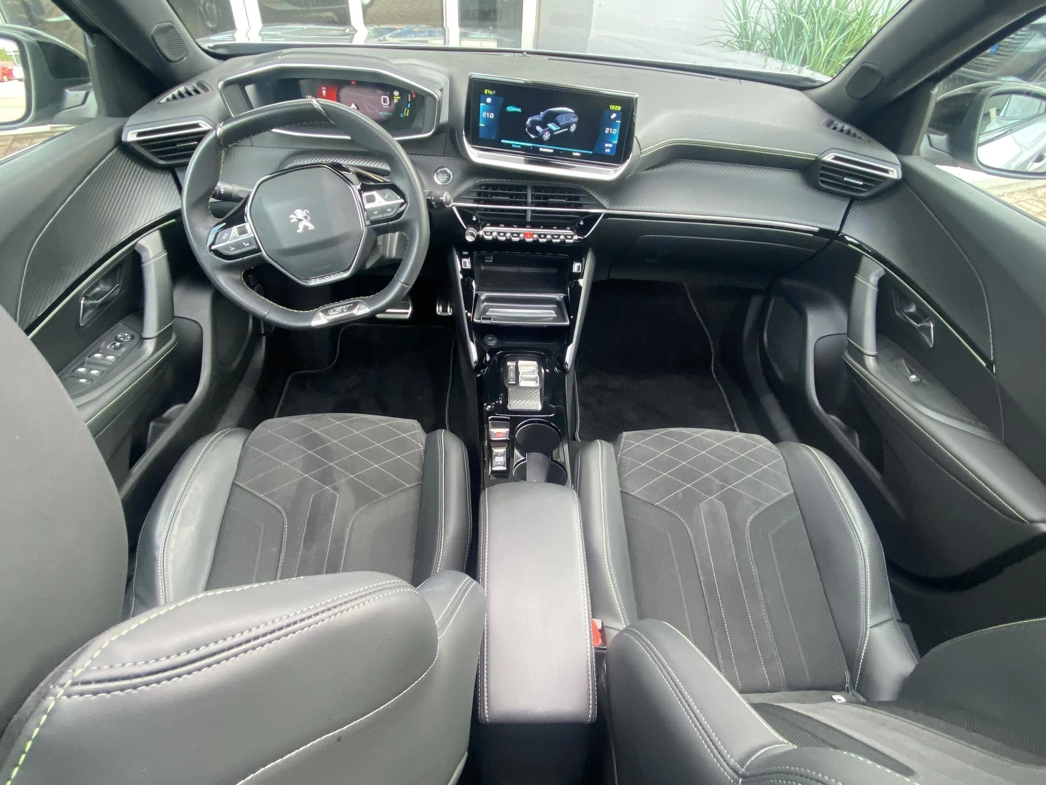 Peugeot-e-2008-image-6