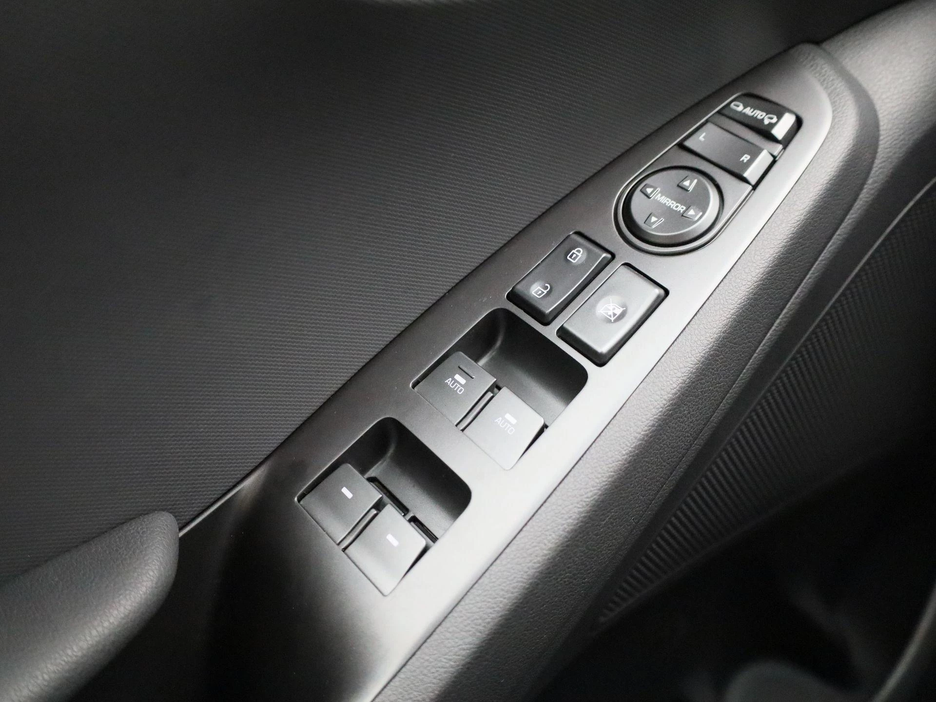 Hyundai-IONIQ-image-25