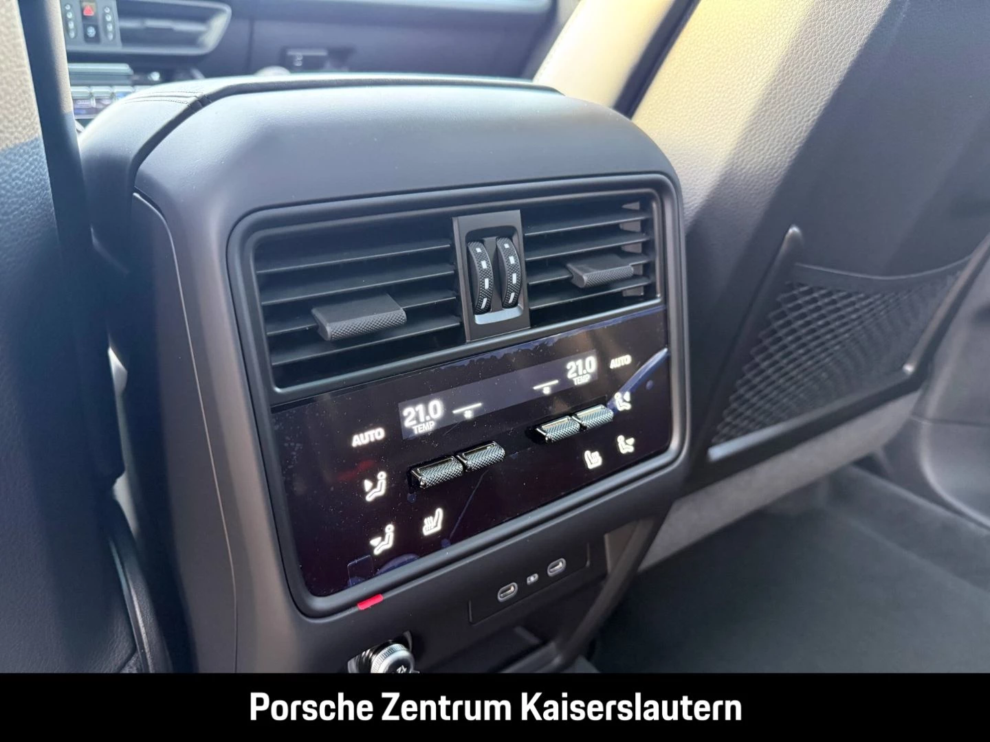 Porsche Cayenne E-Hybrid Black Edition HA-Lenkung 21-Zol black edition
