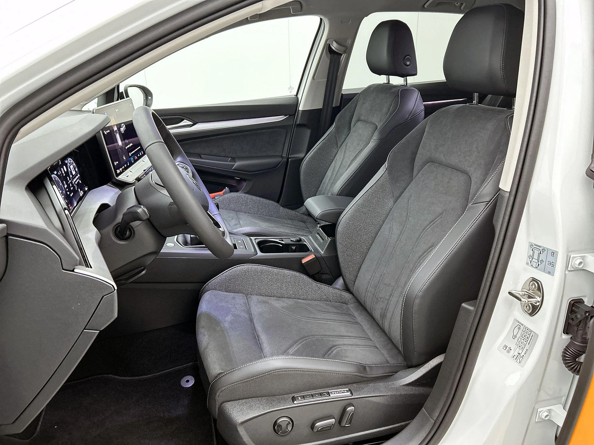Volkswagen-Golf-image-43