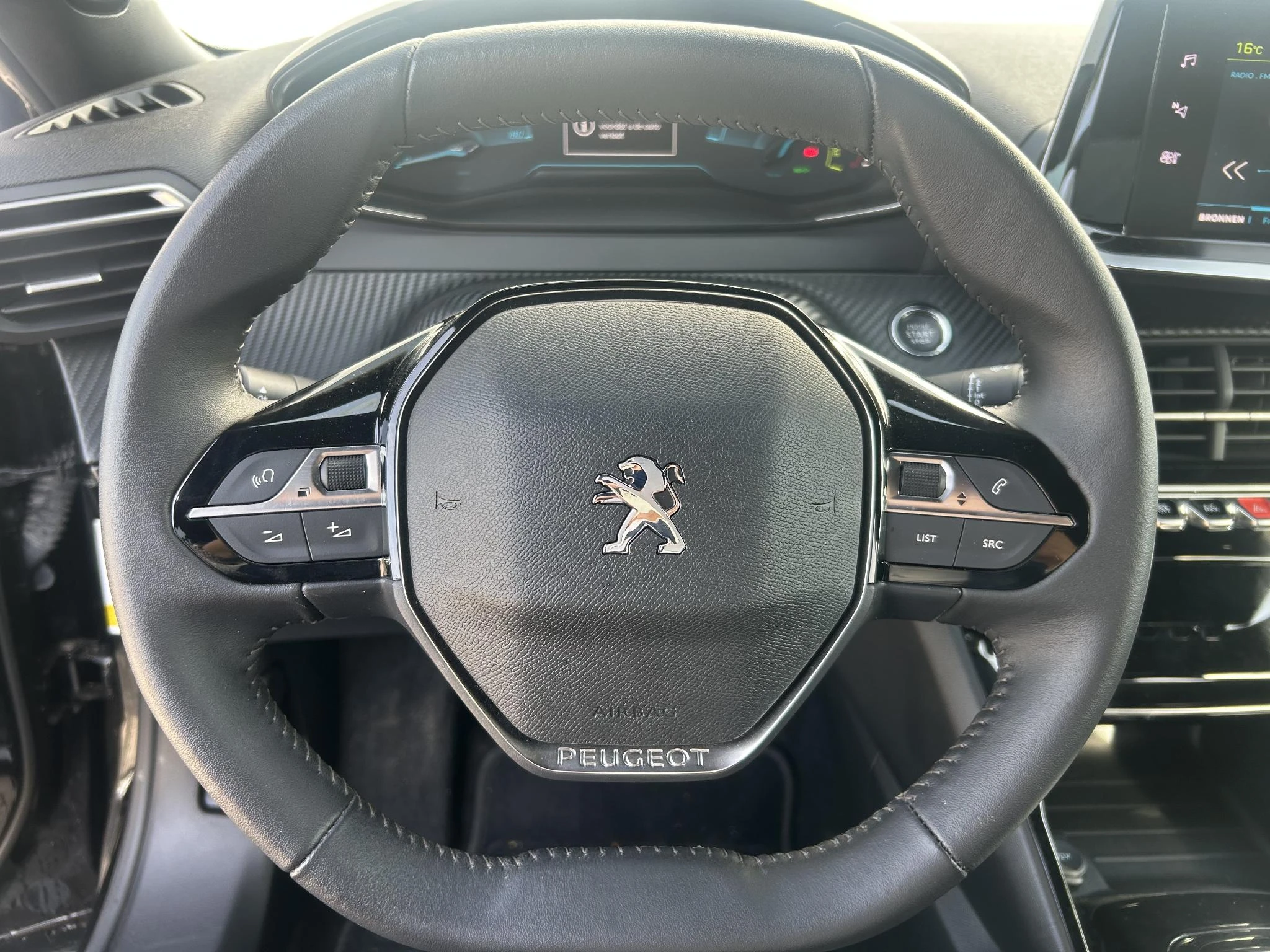 Peugeot-e-2008-image-12