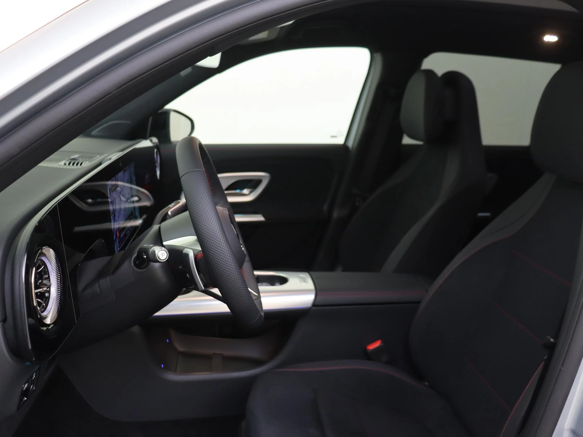 Mercedes-Benz-GLB-image-10
