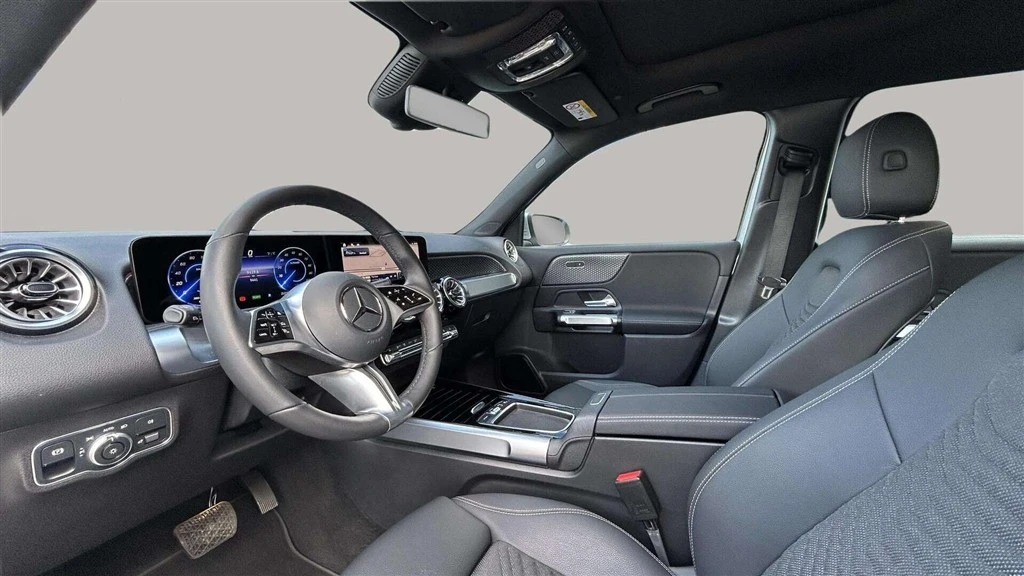 Mercedes-Benz-EQB-image-9
