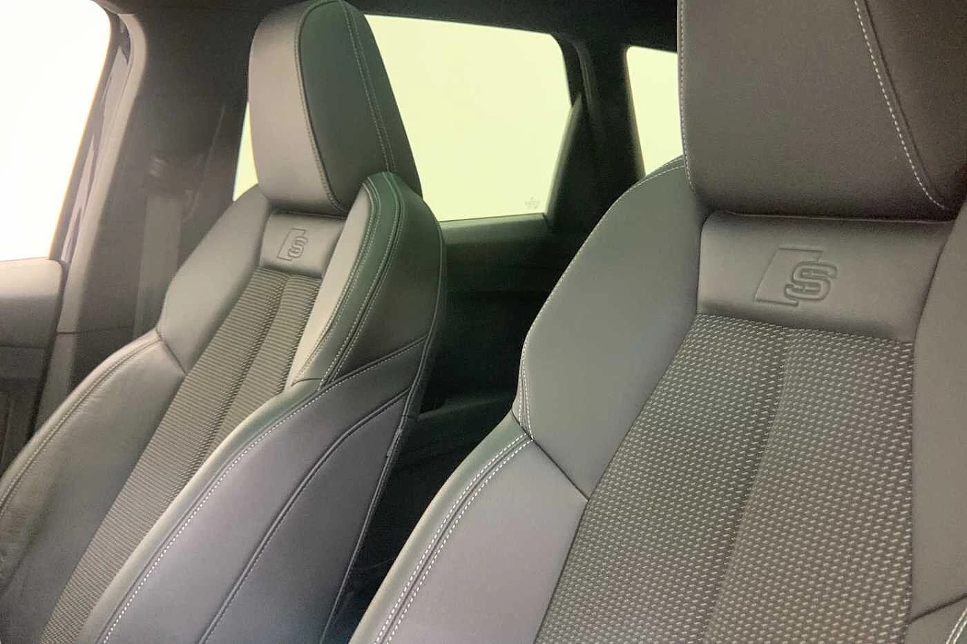 Audi-Q4 e-tron-image-8