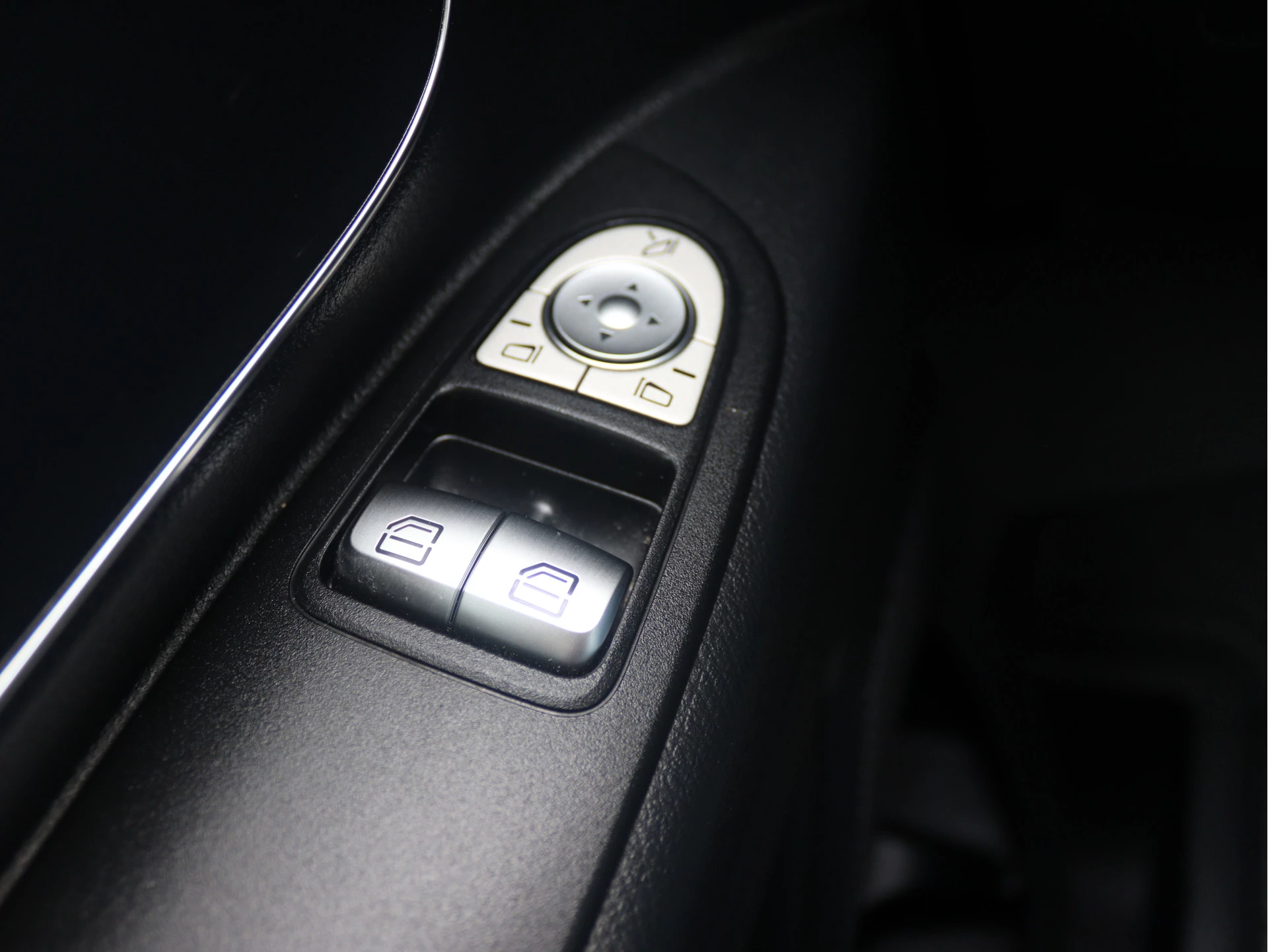 Mercedes-Benz-Vito-image-4