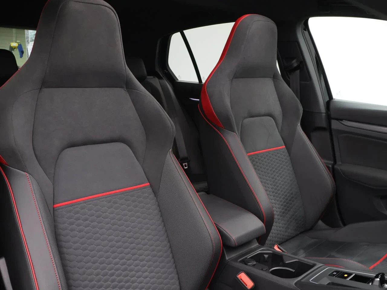 Volkswagen-Golf-image-7