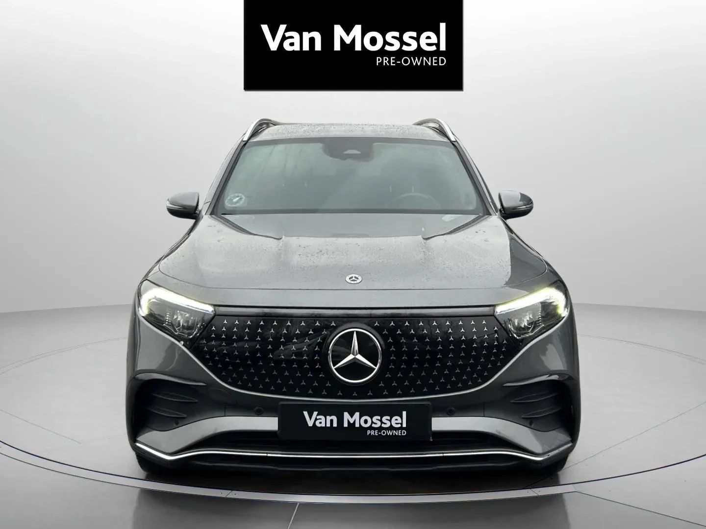 Mercedes-Benz-EQB-image-1