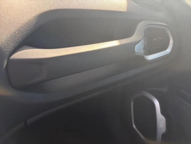 Jeep-Renegade-image-9