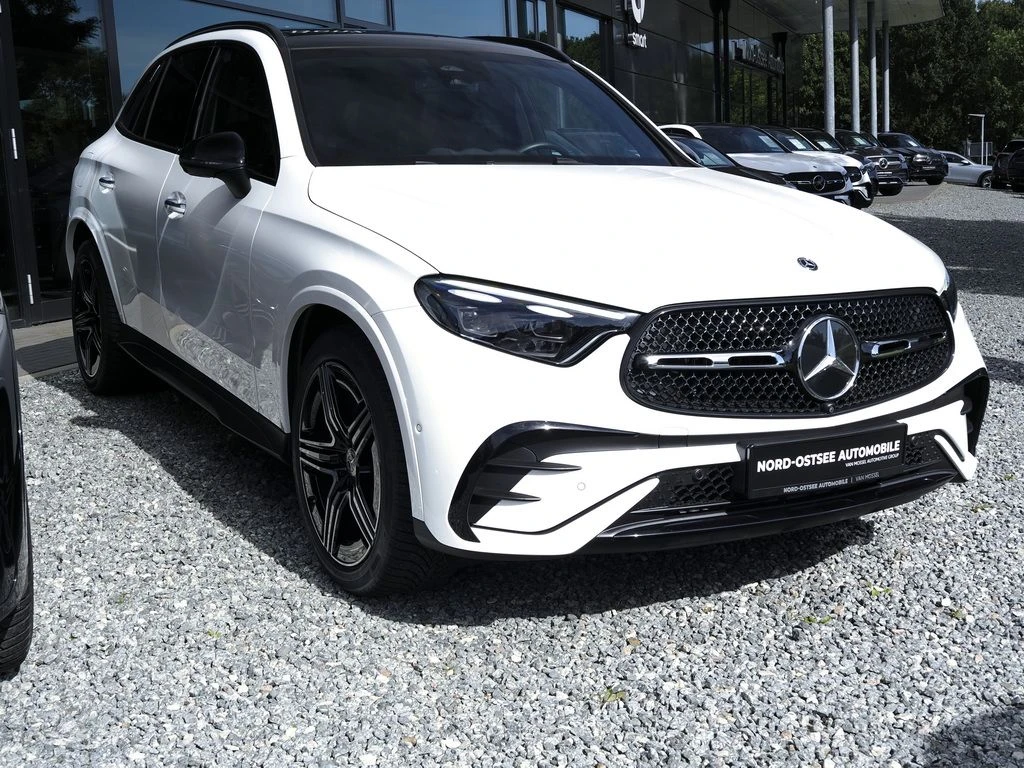 Mercedes-Benz-GLC 220 d-image-3