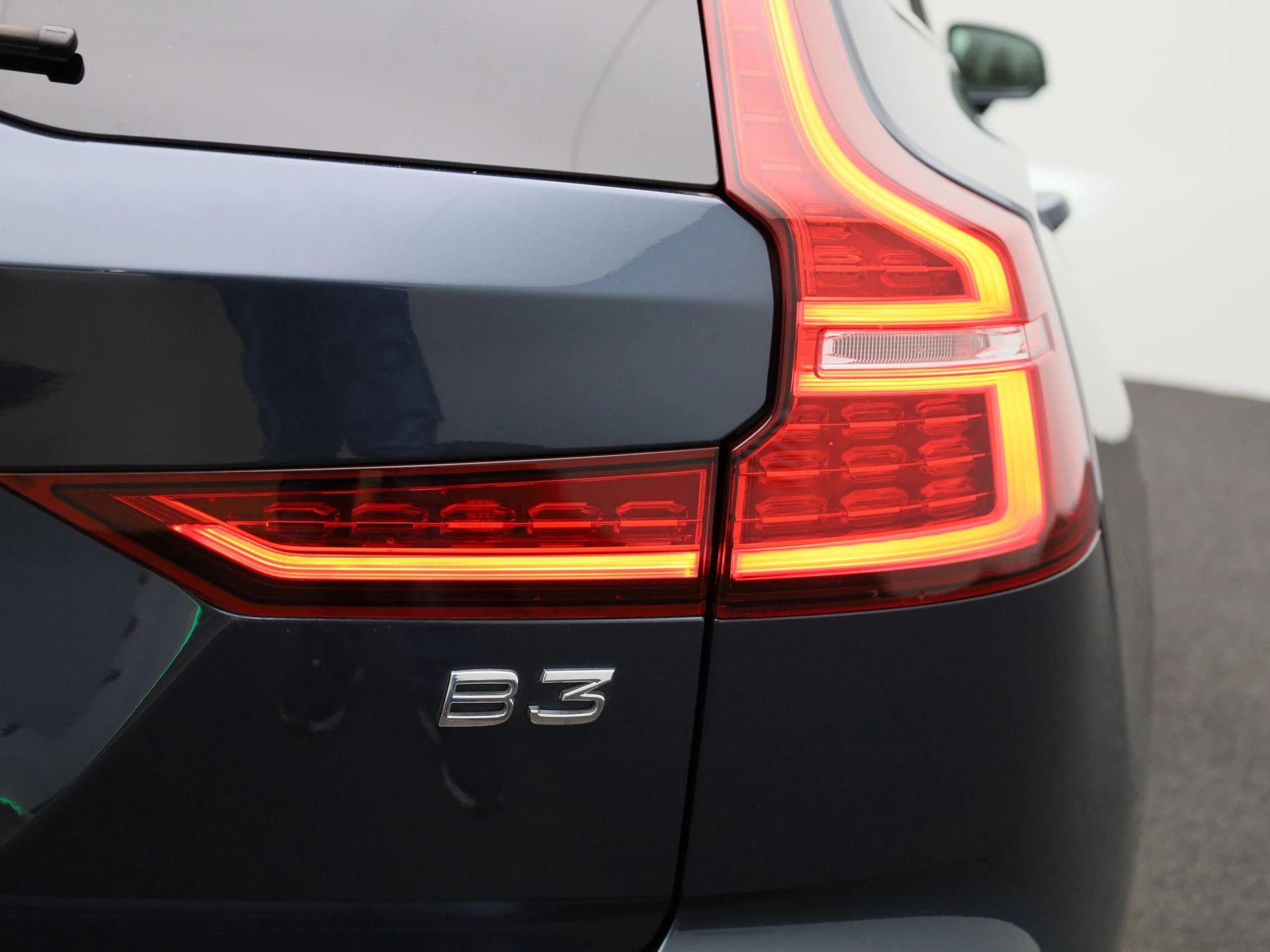 Volvo V60 B3 DCT Momentum Pro